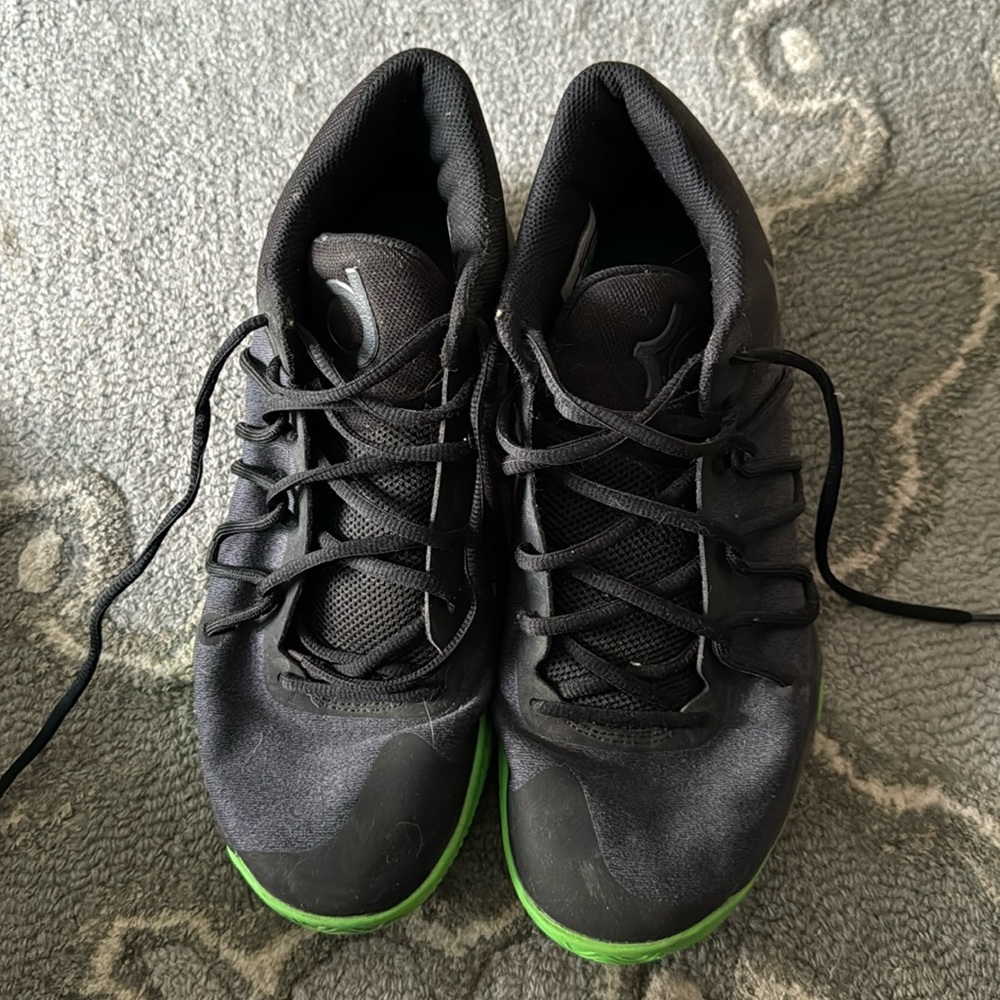 KD basketball shoes